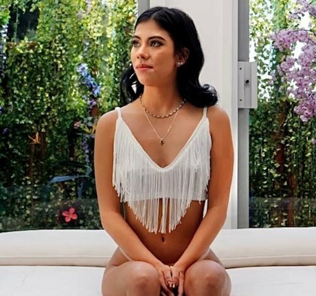 Mila Marie modèle nu galerie