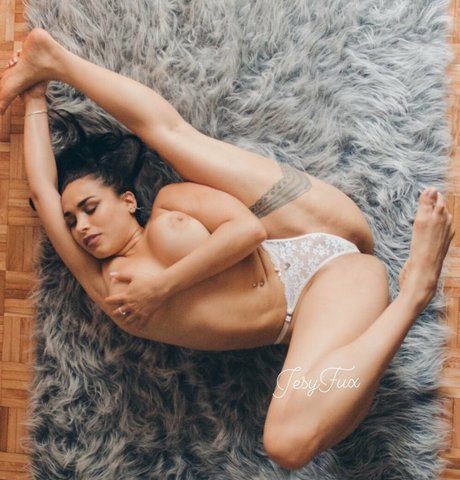 jesyfuxtv actrice libre des photos