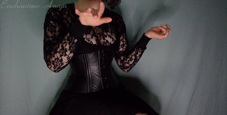 chaton courbé onlyfans pornographique chaud images