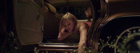 Maika Monroe sexe star du porno photo