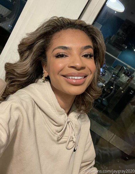 éjacule sur la langue onlyfans sexy belle galerie