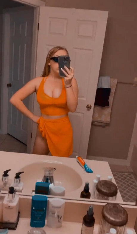 Rhiannon C star pornographique photos