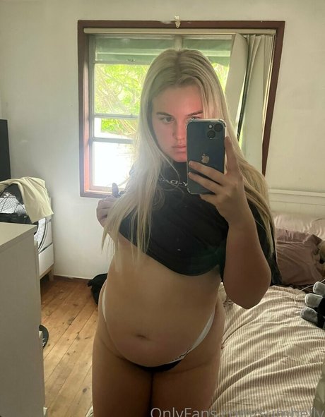 sumbelly actrice sexy galeries