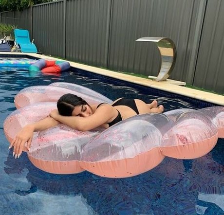 Busty Indian star du porno photos