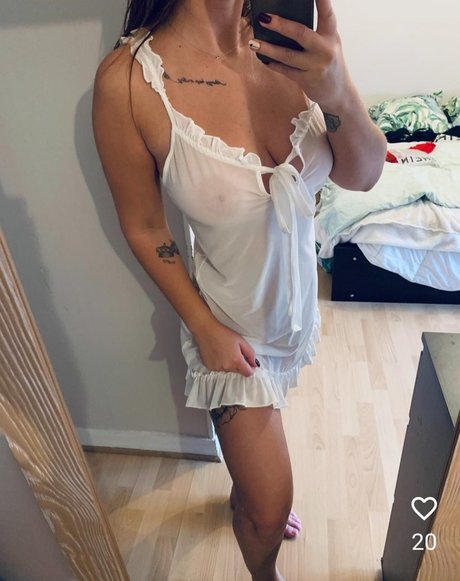 lingerie blanche onlyfans sympa gratuit image