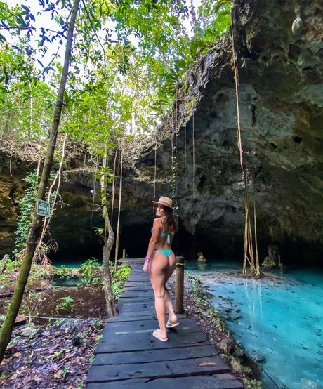 Thaisa Leal étoile sexy img