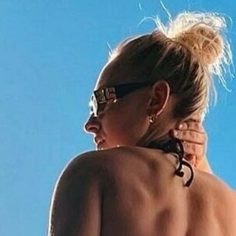 Curvvyfit jolie actrice img