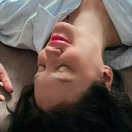 Derin Uslu modèles nus photo