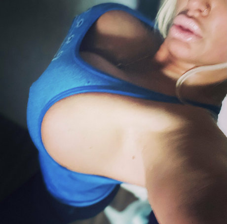 fans desi uniquement nu parfait image