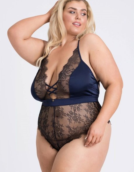 Izzy Nicholls star exclusive des photos