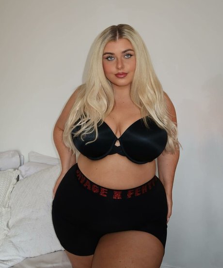 Izzy Nicholls actrice artistique galerie