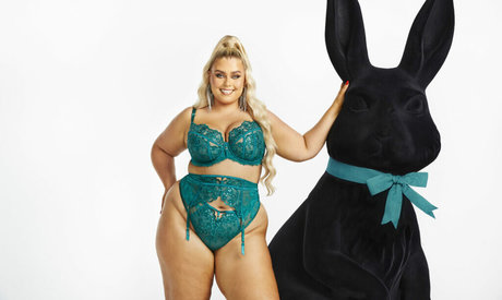 Izzy Nicholls actrice chaude img