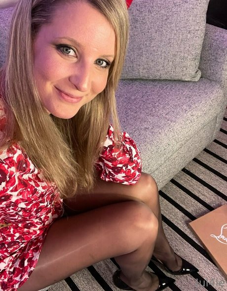 chaton courbé onlyfans assez exclusif galeries