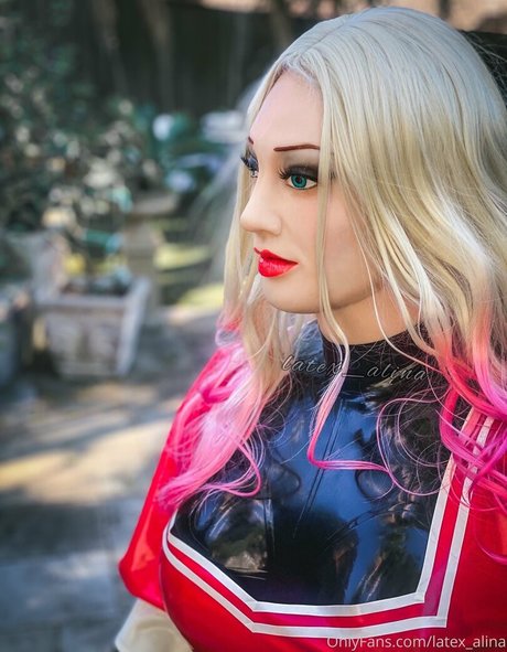 latex alina modèle nu galeries