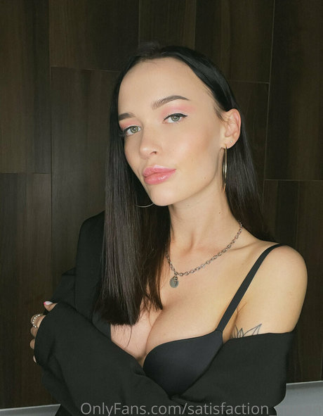 épouse arabe onlyfans art image