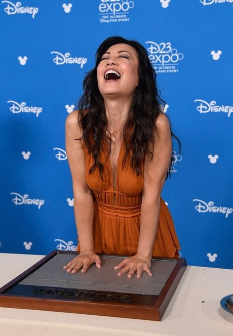 Ming Na Wen haut modèle des photos