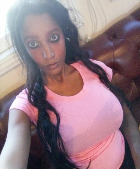 Amber Higgins Cecil modèle nu des photos