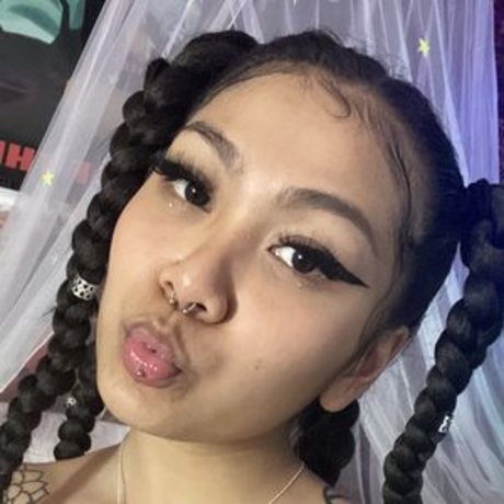 Yumisinxxx_ modèle sympa des photos