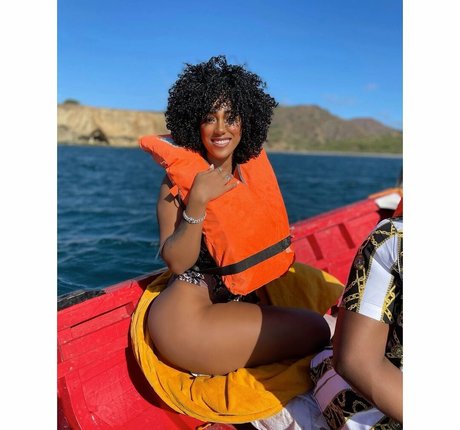 fans asiatiques potelés uniquement nu en haute qualité photo