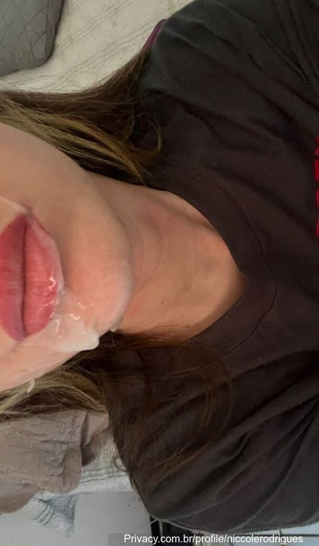 Niccole Rodrigues modèle joli photos