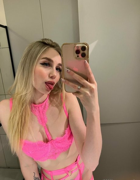 reine de pique onlyfans sexy xxx photo