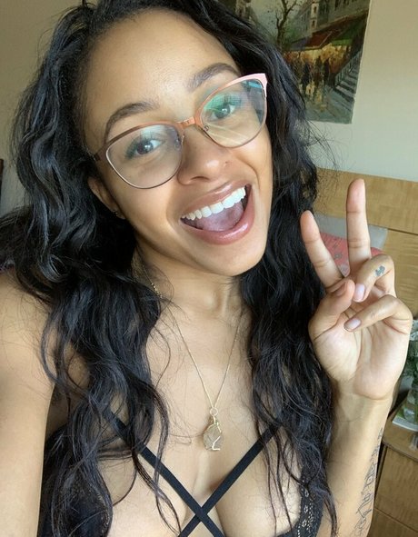 anyaivy actrice libre images