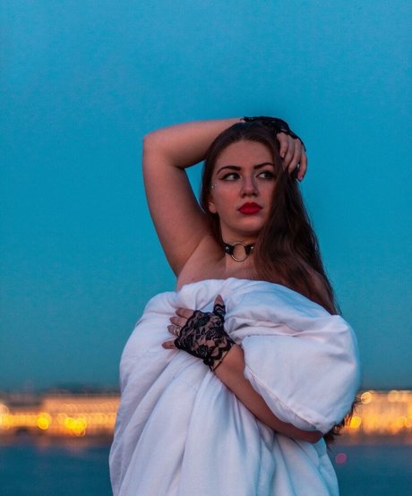 Sasha Shtern jolie actrice images