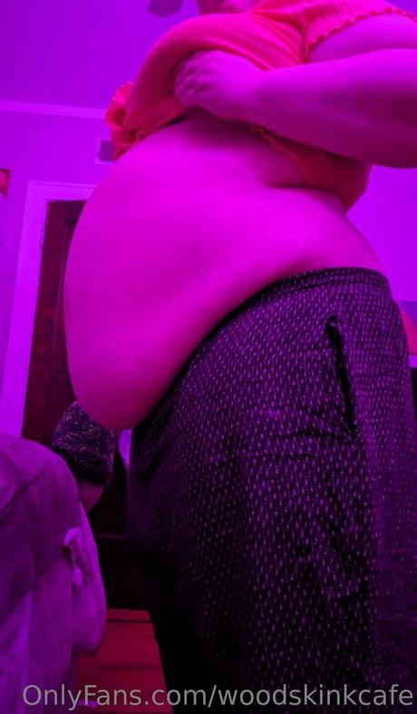 woodskinkcafe beau modèle des photos