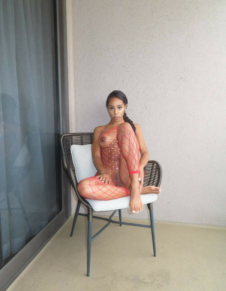 Larissa Castr0 jolie star du porno photo