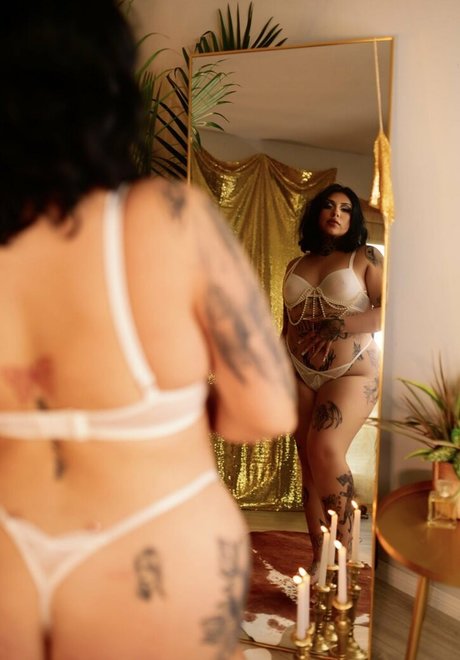 dvminiquex modèle pornographique collection