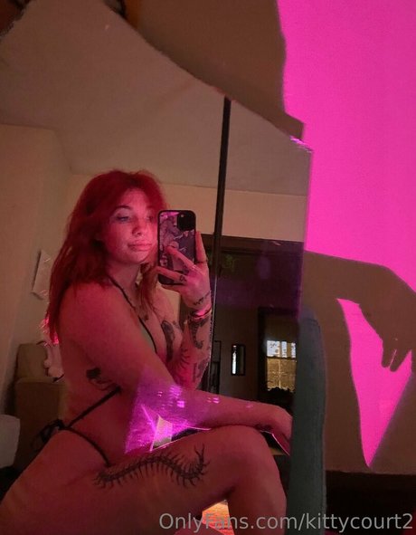 Kittycourty nus de stars du porno archive