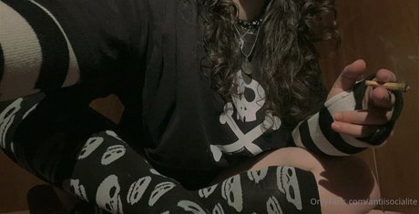 antiisocialite modèle chaud galerie