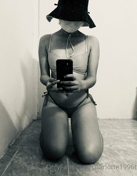 charlotte1996t étoile adulte des photos