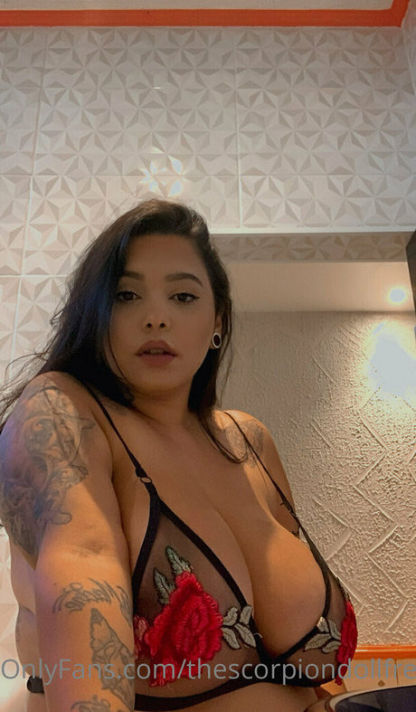 thescorpiondollfree étoile des photos