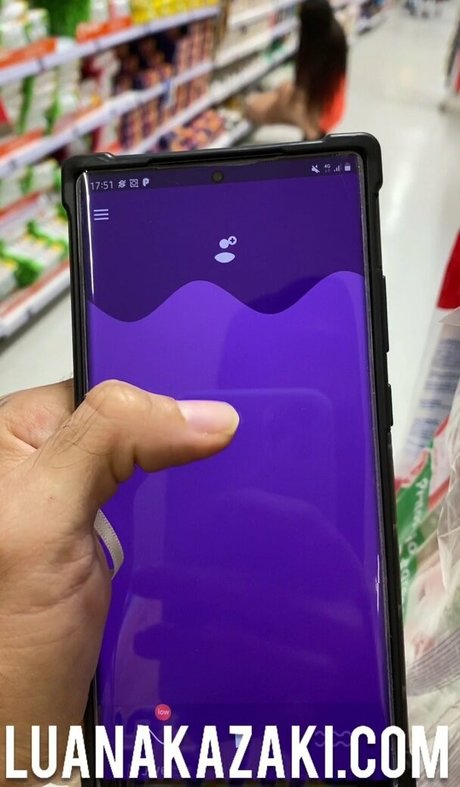 kazakiluana étoile nue photos