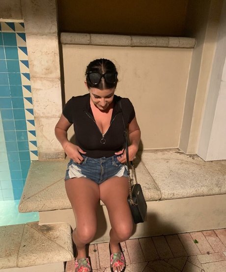 Lizzy Rae belle étoile galeries