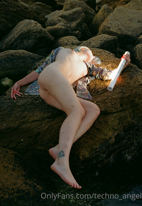 techno angel modèle magnifique archive