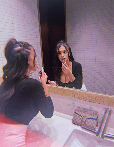 chaton courbé onlyfans chaud gratuit image