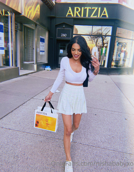 nishababyxo modèle érotique galerie