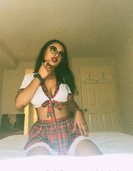 nishababyxo modèle sexy image