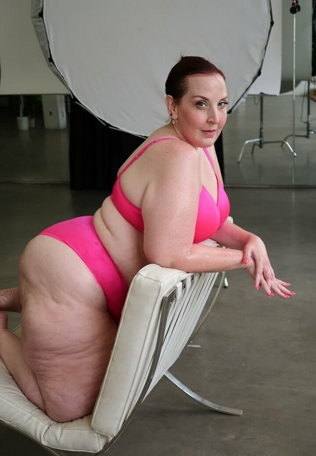 maman aux gros seins onlyfans sympa parfait img