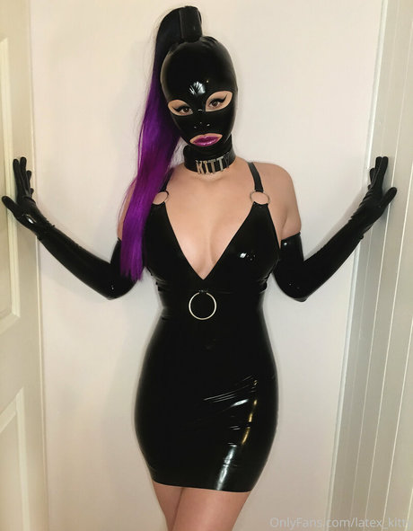 latex kitty modèle nu archive