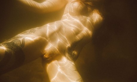 Valerie August star du porno exclusive photos