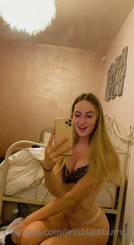 Jess Blackburn nus de stars du porno image