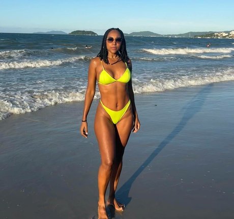 Negra Li top star image