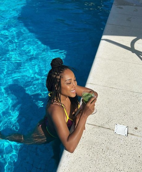 Negra Li actrice érotique image