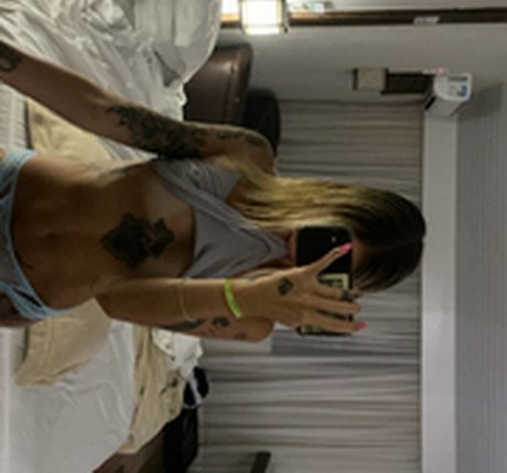 joi uniquementfans assez nue image