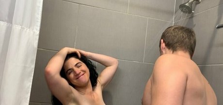 branlette aux gros seins onlyfans parfait nu img