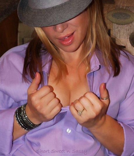 shortsweet n sassy actrice hd photos