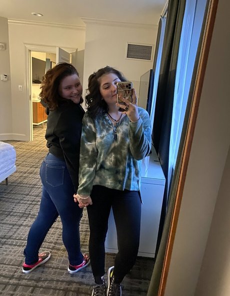 filles potelées onlyfans assez érotique img